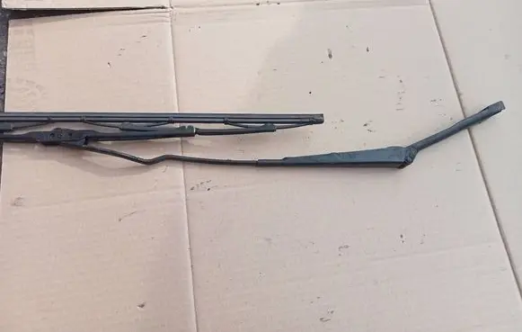 Volkswagen Transporter - Caravelle T4 Front wiper blade arm 701955409A