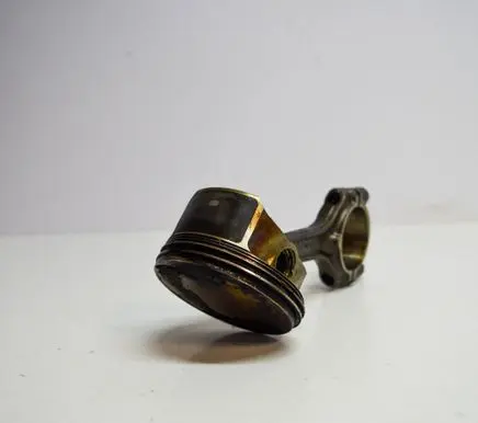 Opel Astra H Piston 