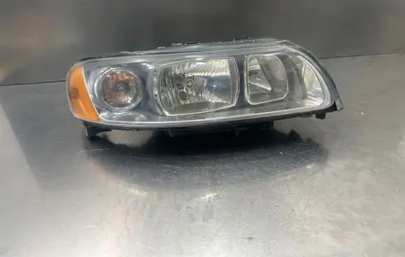 Volvo V70 Headlight/headlamp 30698836