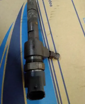 Opel Zafira B Fuel injector 0445110165