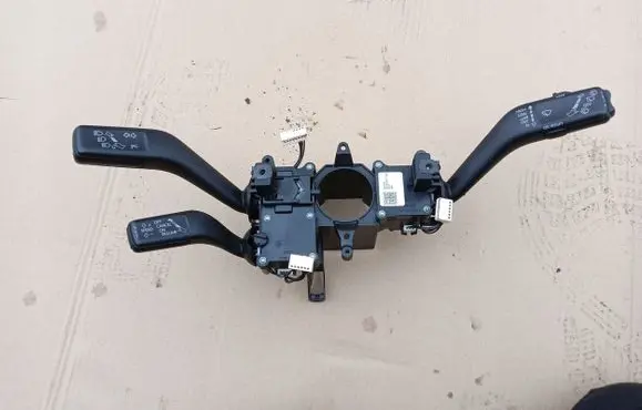 Volkswagen PASSAT B7 Tailgate/trunk/boot open switch 3C9953501BP