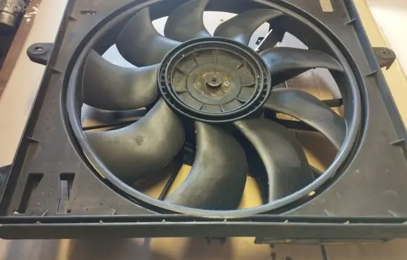Jeep Grand Cherokee (WK) Radiator cooling fan shroud 55116955AD