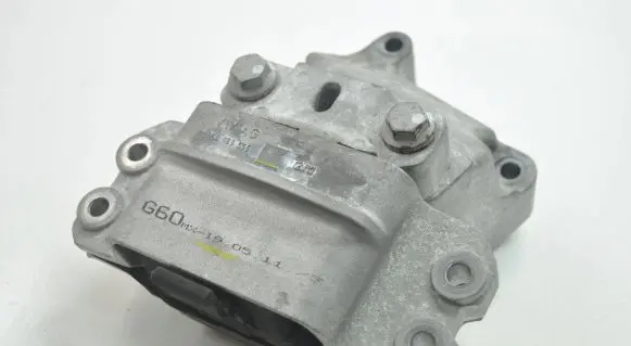 Volkswagen Beetle A5 Engine mount bracket 1K0199555