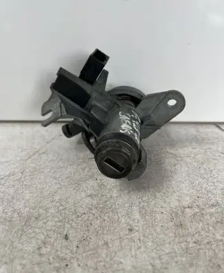 Audi A4 S4 B7 8E 8H Tailgate exterior lock 8E0827573