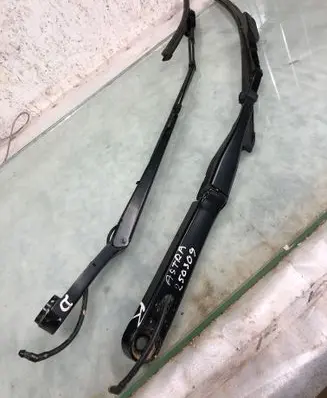 Opel Astra L Front wiper blade arm 3392126660