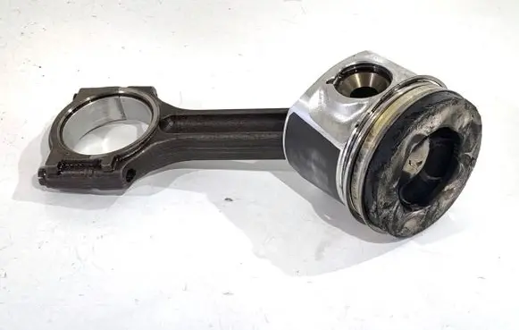 Renault Master III Piston with connecting rod 