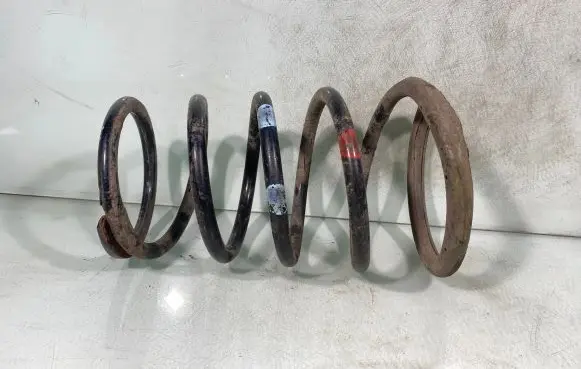 Nissan X-Trail T30 Rear coil spring