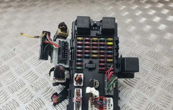 Hyundai Santa Fe Fuse module 9540026500 9110426311
