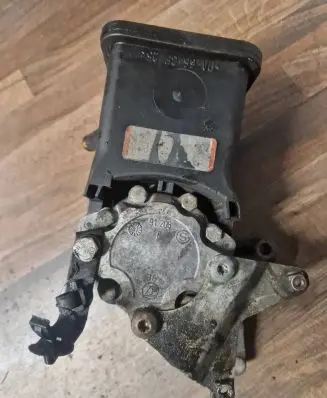 BMW 3 E46 Power steering pump 2247556 3242