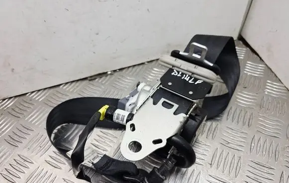 Nissan Juke I F15 Front seatbelt 617544200B 6175433 6183859