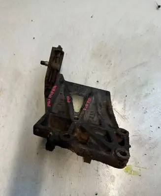 Nissan Primera Generator/alternator bracket 231