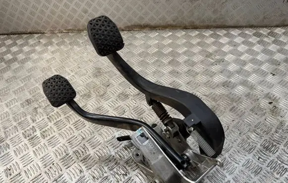 BMW 1 E81 E87 Pedal assembly