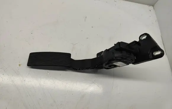 Accelerator throttle pedal