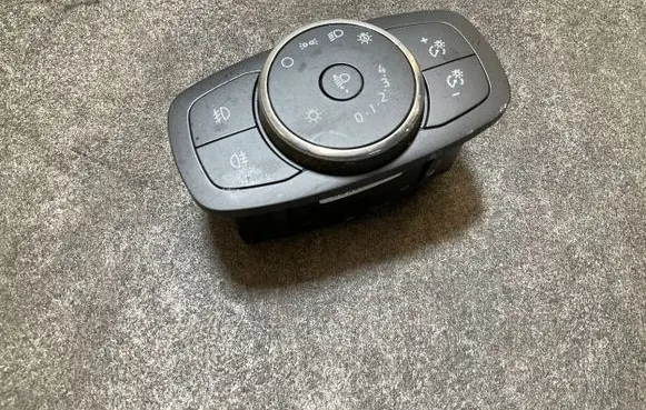 Ford Puma Light switch 1050797300 SW52HW1000