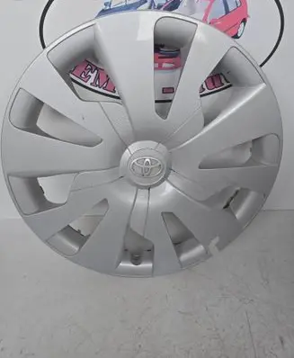 Toyota Yaris R15 wheel hub/cap/trim 426020D300