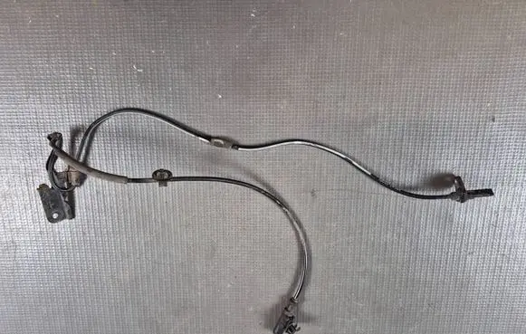 Toyota Avensis T270 ABS brake wheel speed sensor 8954302061