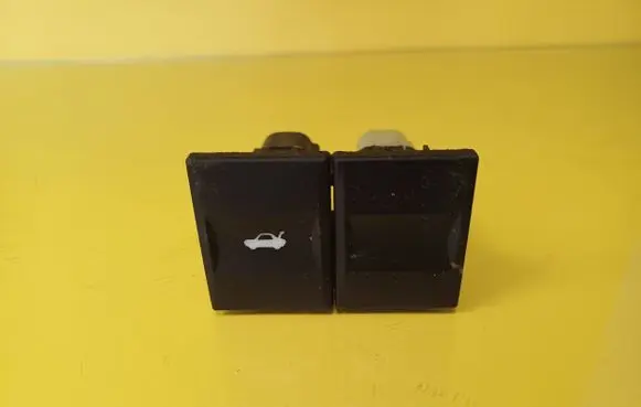 Ford Mondeo Mk III Tailgate opening switch 1S7T19B514AA