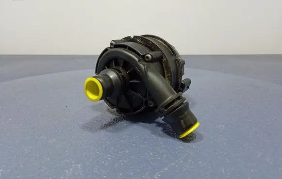 BMW X3 E83 Water pump 9889445