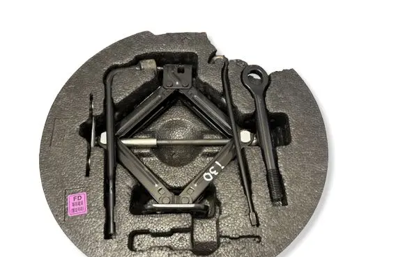 Hyundai i30 Tool set 091002L000