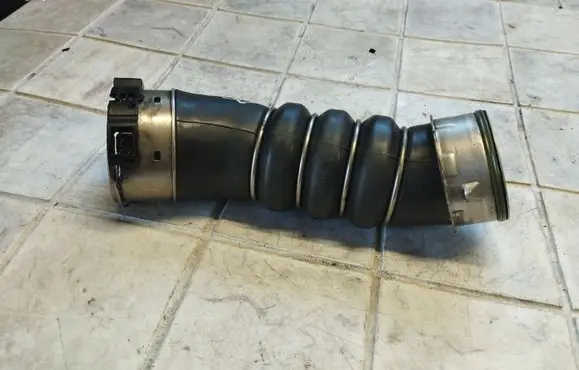 BMW 1 E81 E87 Intercooler hose/pipe 7797480