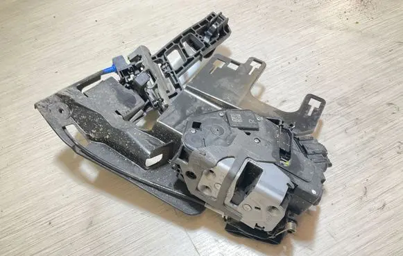 Ford Fiesta Front door lock 8A6AA21813DG 8A61B21979BE