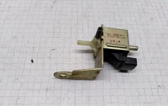 Audi A6 S6 C5 4B Turbo solenoid valve 437906283A