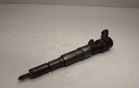 BMW 5 E39 Fuel injector 7785984 13537785984 0445110047