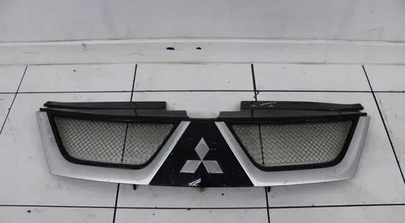 Mitsubishi Outlander Front bumper upper radiator grill MZ313901S1