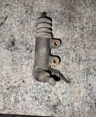 Toyota Corolla E110 Clutch slave cylinder 