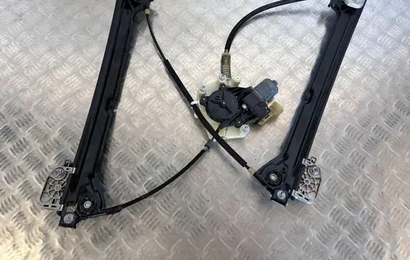 Maserati Ghibli Front door window regulator with motor 670102267