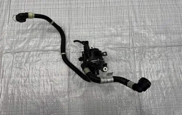 Maserati Grecale Water pump 670296319