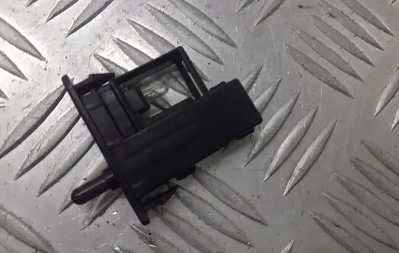 Toyota Corolla Verso E121 Tailgate sensor 81160-33030
