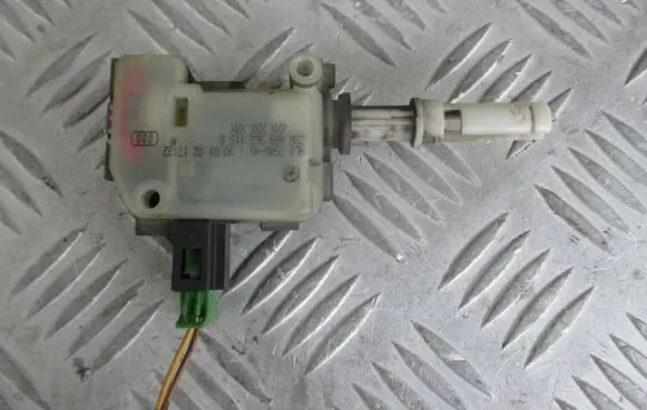 Audi A4 S4 B6 8E 8H Tailgate boot lock/latch motor 4B9962115B