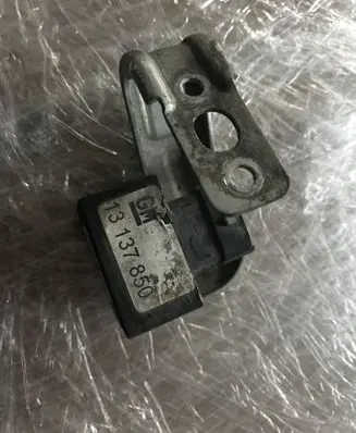 Opel Zafira B Sensor 13137850 9570930003