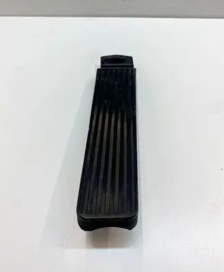 Mercedes-Benz SLC C107 Accelerator throttle pedal A1233010082 1233010082