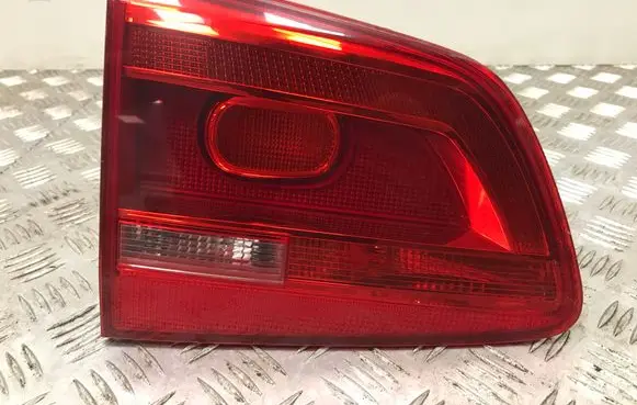 Volkswagen Touran II Tailgate rear/tail lights 1T0945093A