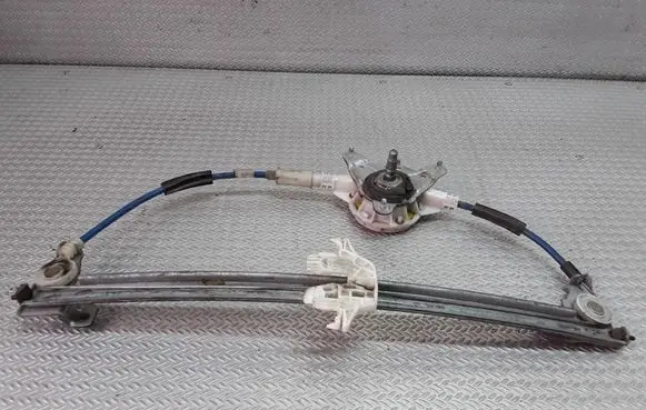 Rear door manual window regulator