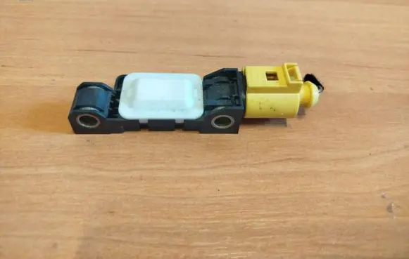 Audi A3 S3 8P Airbag deployment crash/impact sensor 4B0959643E 201070 031004