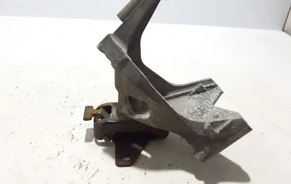 Volkswagen Amarok Engine mounting bracket 03L199308