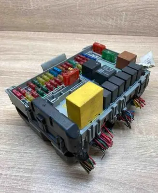 Opel Vectra B Fuse module 09152787