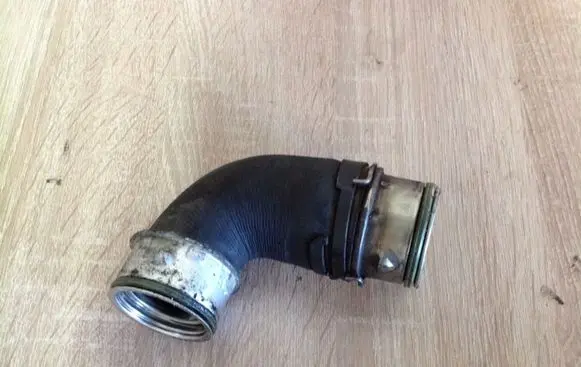 Volkswagen Golf V Intercooler hose/pipe 038131111B