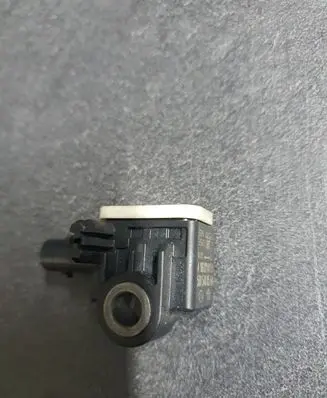 Mercedes-Benz GL X166 Airbag deployment crash/impact sensor A1668210151 56054085AA