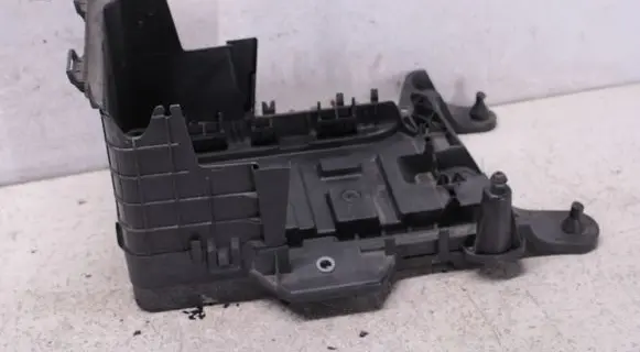 Audi Q3 8U Battery tray 1K0915333H 1K0915333