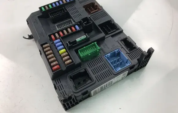 Peugeot 2008 I Fuse box set 9807532080