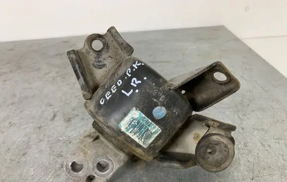 KIA Ceed Engine mount bracket