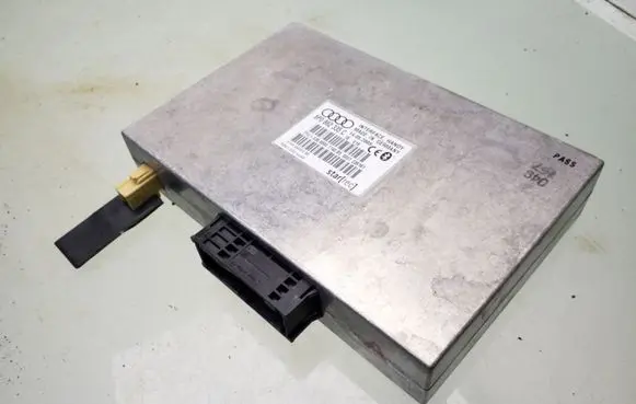Audi A4 S4 B7 8E 8H Bluetooth control unit module 8P0862335C