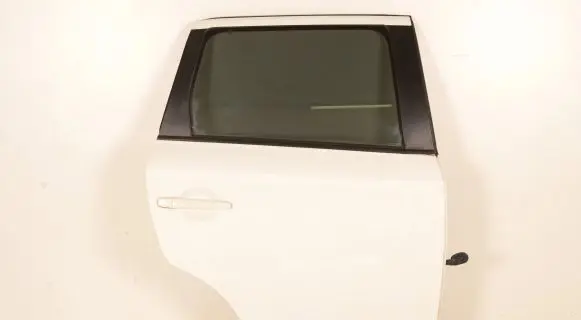 Mitsubishi Outlander Rear door