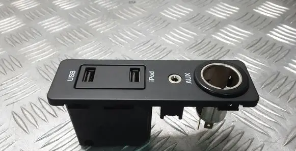 Land Rover Evoque I USB socket connector AW9319C166AA