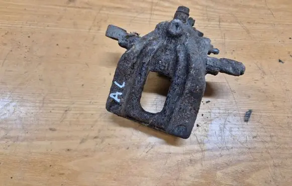 Honda CR-V Rear brake caliper