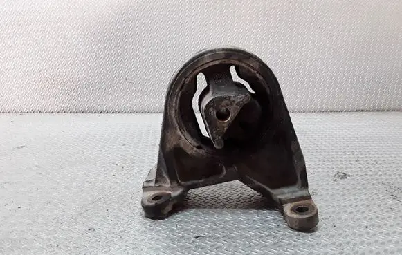 Jeep Cherokee Engine mount bracket